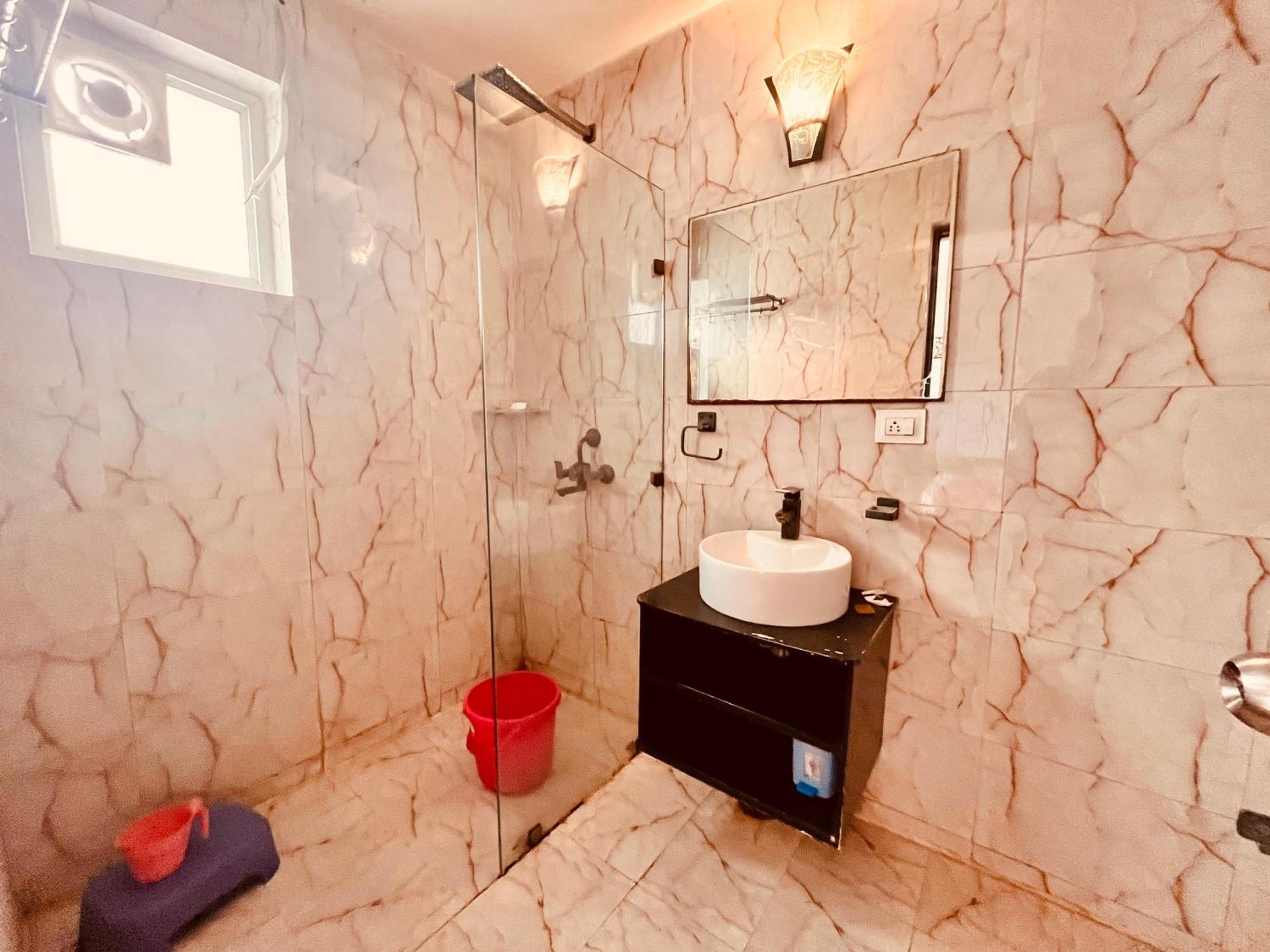 Pearl Grand Boutique Cottage In Omaxe Anandam Vrindavan - #Premium Ac Rooms With Balcony #Big Parking #Lift #Garden #Peaceful Area #Near Prem Mandir #Property Of The Year #Most Awarded Exterior foto