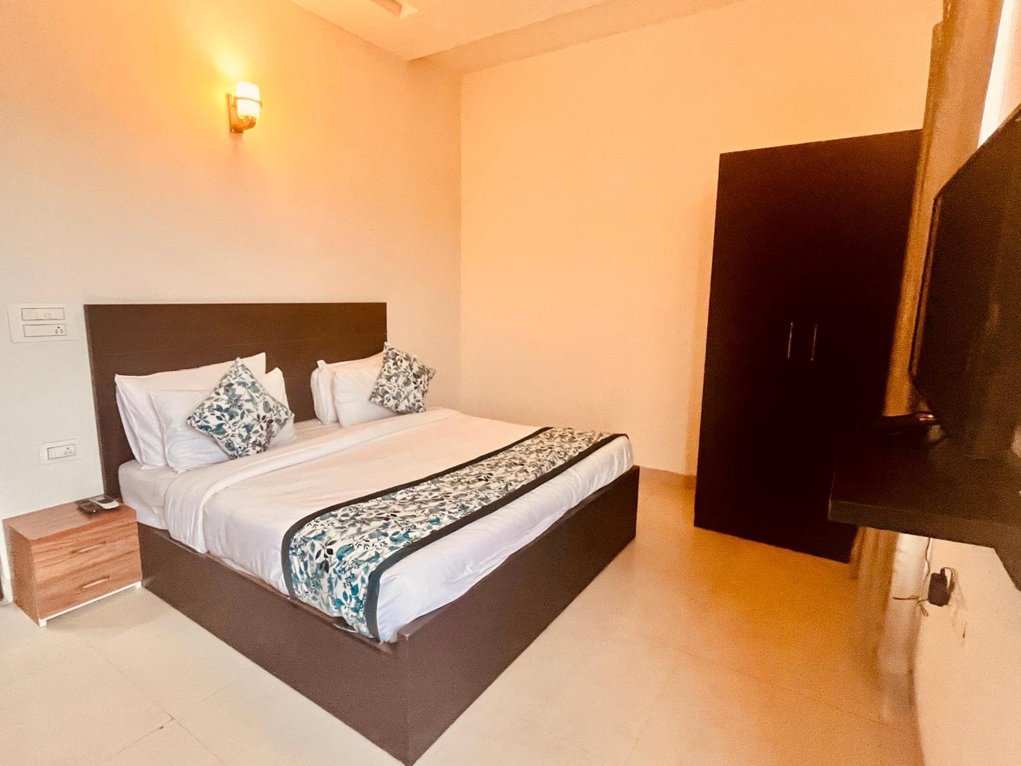 Pearl Grand Boutique Cottage In Omaxe Anandam Vrindavan - #Premium Ac Rooms With Balcony #Big Parking #Lift #Garden #Peaceful Area #Near Prem Mandir #Property Of The Year #Most Awarded Exterior foto